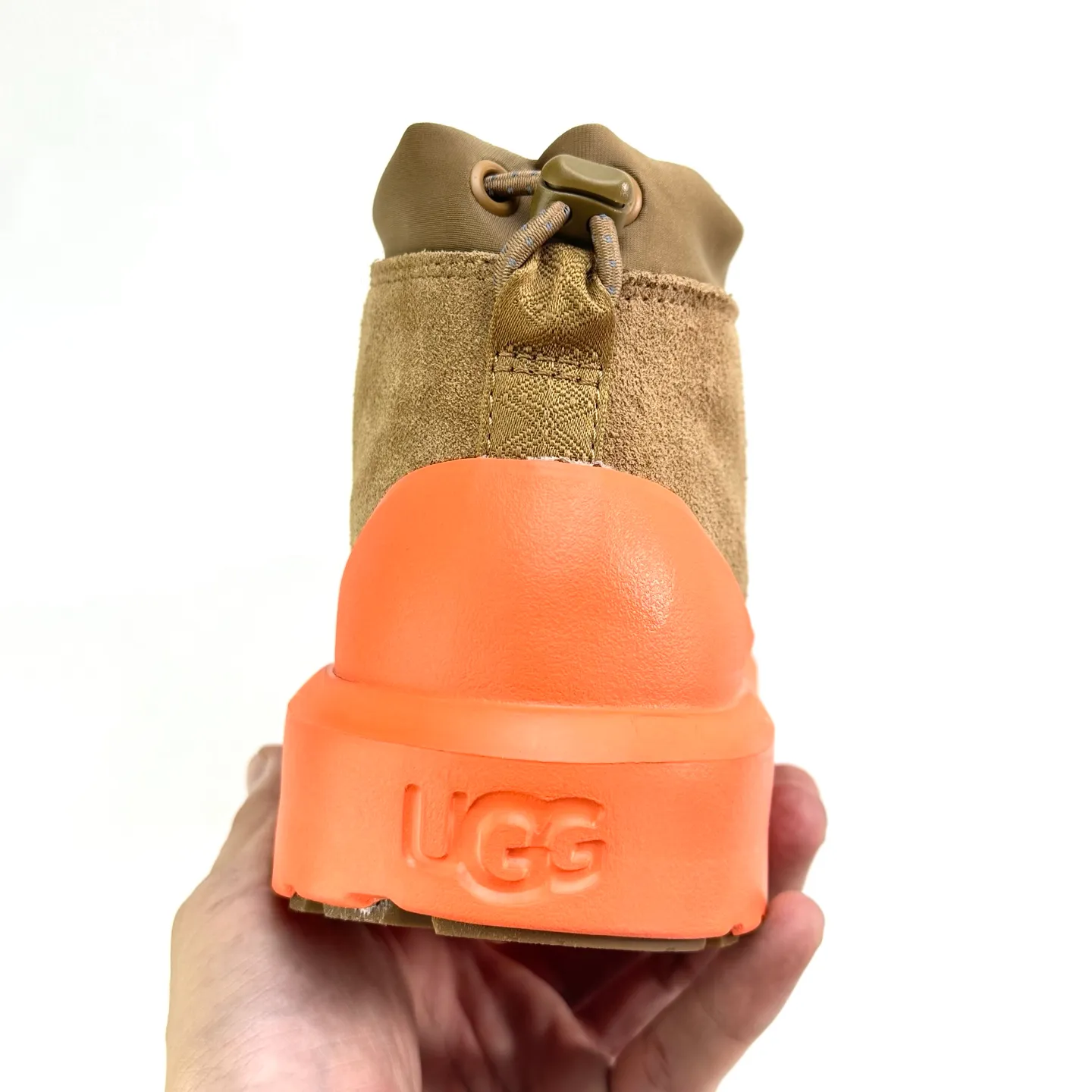 Local 💰600 [Wang Yibo's same style 3991UGG waterproof Tasman high top] The upper is made of high-mercerized cow suede, with fine texture and good gloss, non-currency cow suede! The outsole is made of a combination of injection molding and IP foam (referred to as the original sole). It requires multiple processes and high costs. It is lightweight and feels better on your feet. It is a one-piece, ready-made outsole that is not a currency! Sheep fur lining, warm and skin-friendly size: 35 36 37 38 39 40 41 42 43 44 45